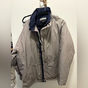 Nike Men's Puffer Jacket in Light Gray with Navy Lining